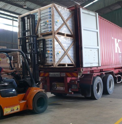 load pallets container